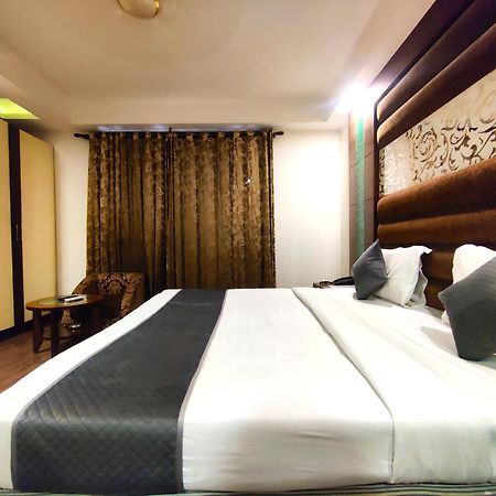 Hotel Good Times Near Ganga Ram Hospital And Karol Bagh Metro Дели Экстерьер фото