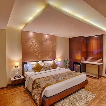 Hotel Good Times Near Ganga Ram Hospital And Karol Bagh Metro Дели Экстерьер фото