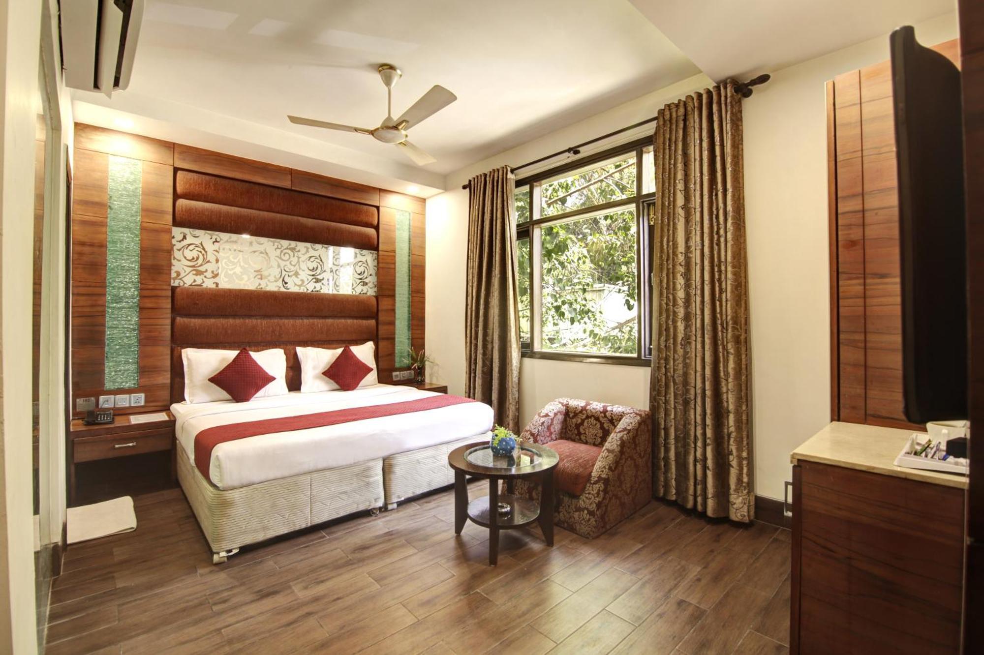 Hotel Good Times Near Ganga Ram Hospital And Karol Bagh Metro Дели Экстерьер фото