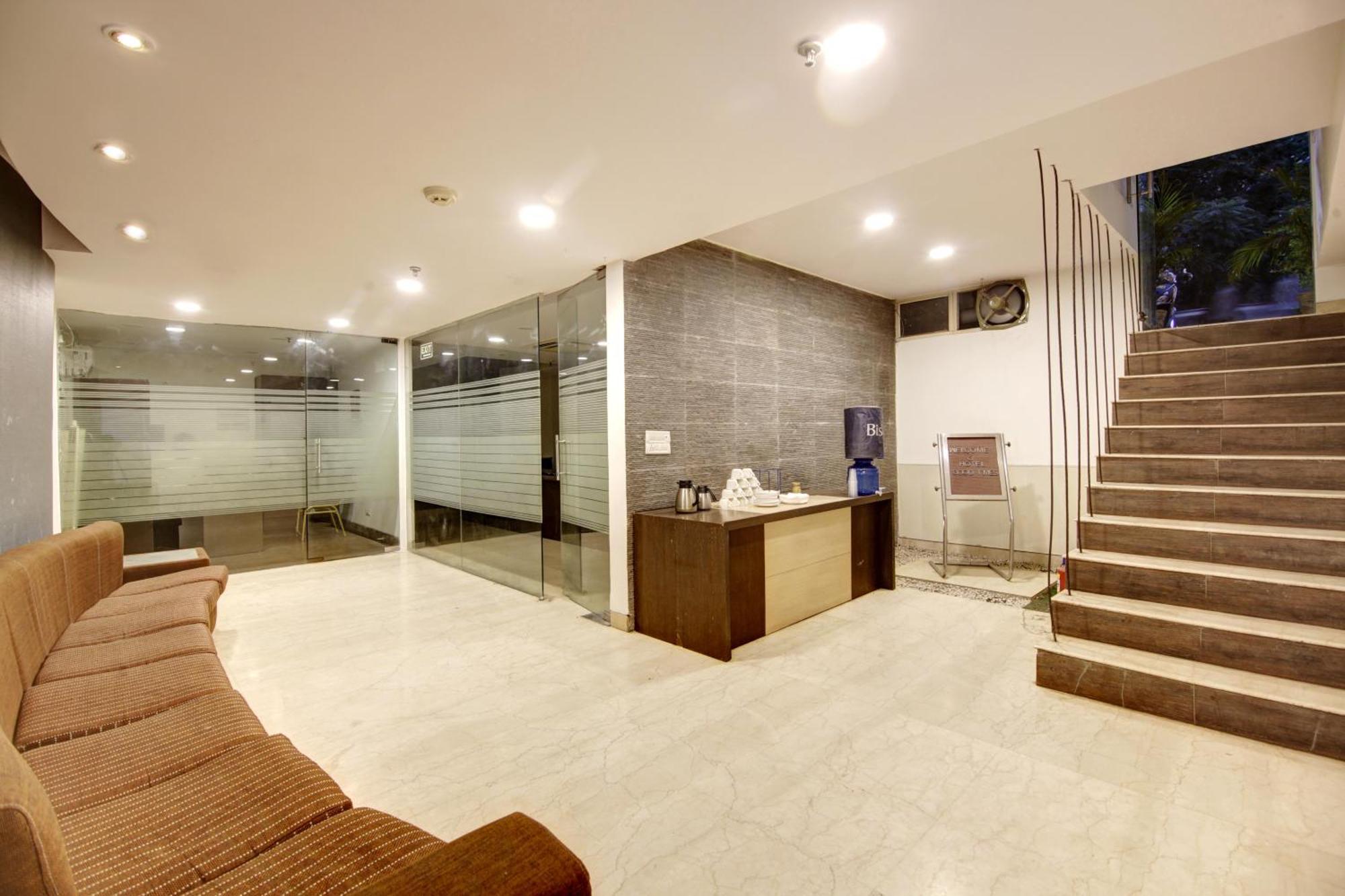 Hotel Good Times Near Ganga Ram Hospital And Karol Bagh Metro Дели Экстерьер фото