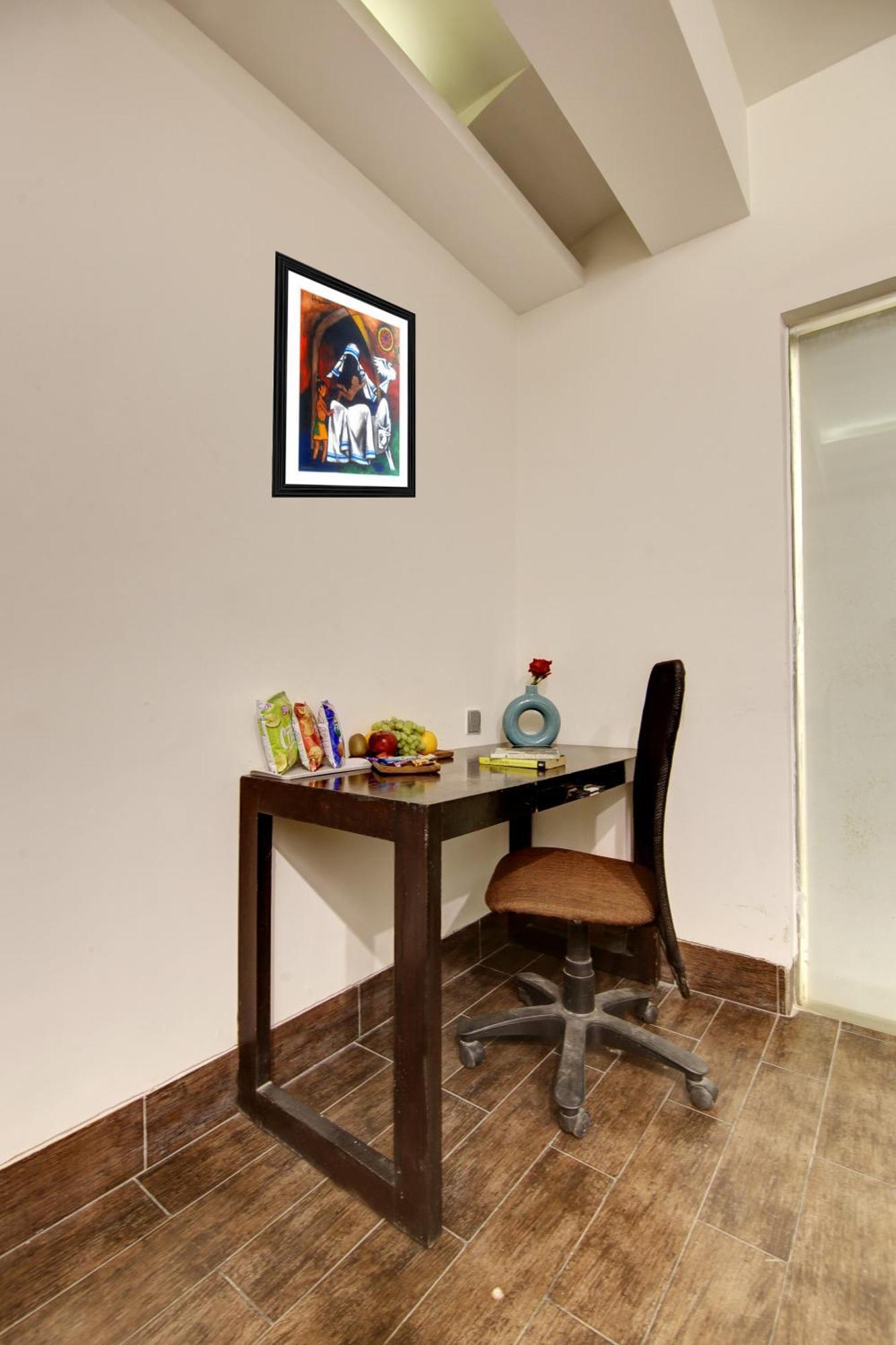 Hotel Good Times Near Ganga Ram Hospital And Karol Bagh Metro Дели Экстерьер фото