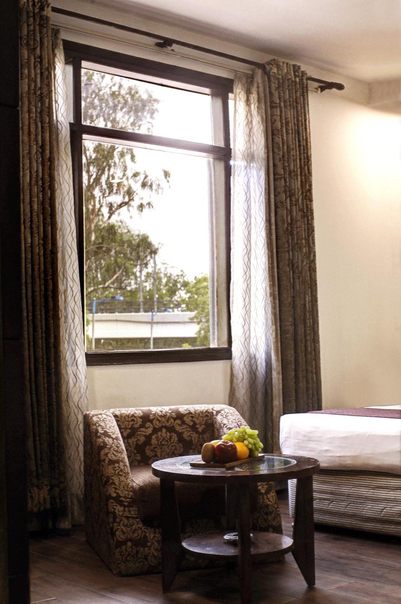 Hotel Good Times Near Ganga Ram Hospital And Karol Bagh Metro Дели Экстерьер фото