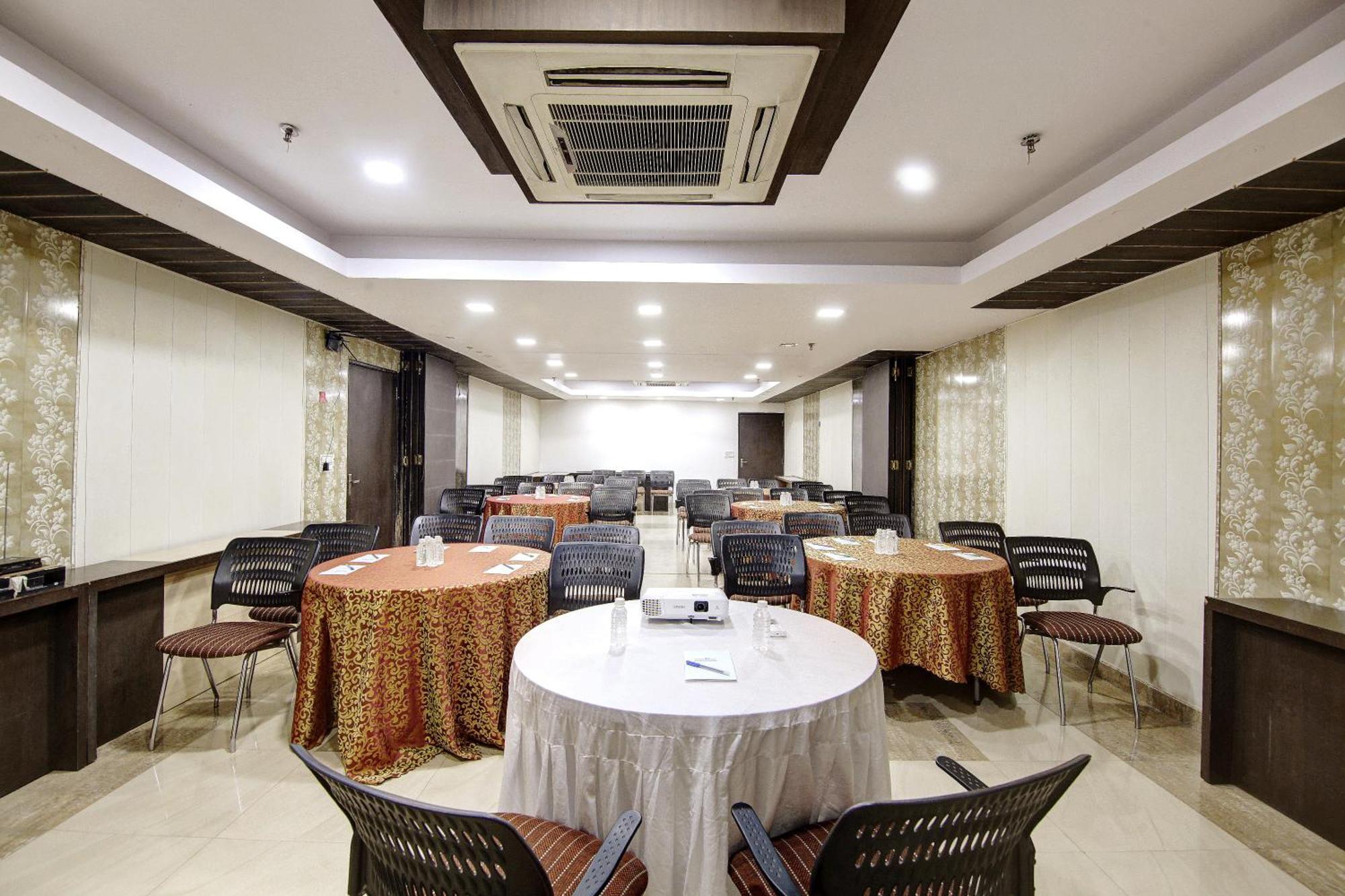 Hotel Good Times Near Ganga Ram Hospital And Karol Bagh Metro Дели Экстерьер фото