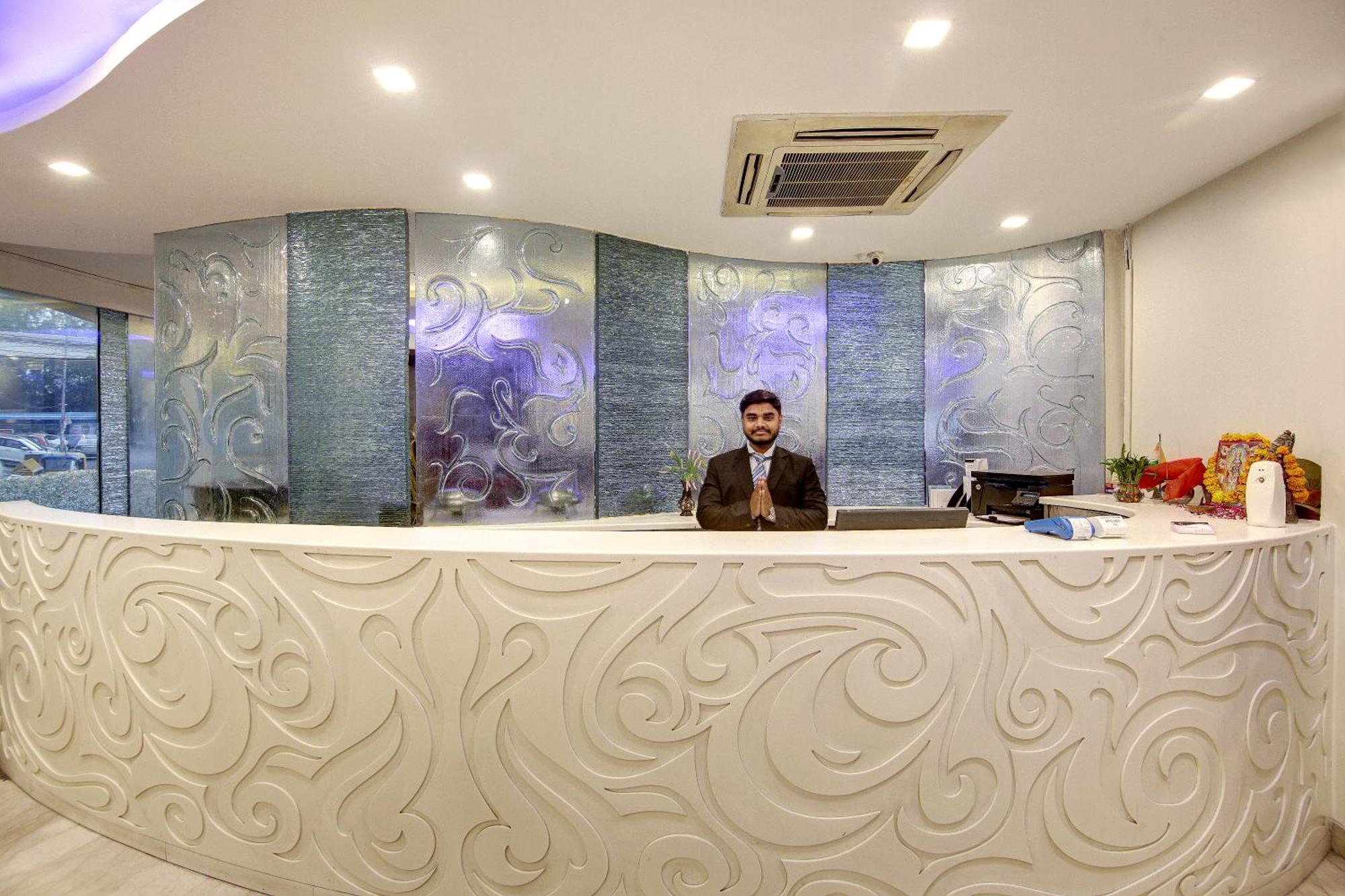 Hotel Good Times Near Ganga Ram Hospital And Karol Bagh Metro Дели Экстерьер фото