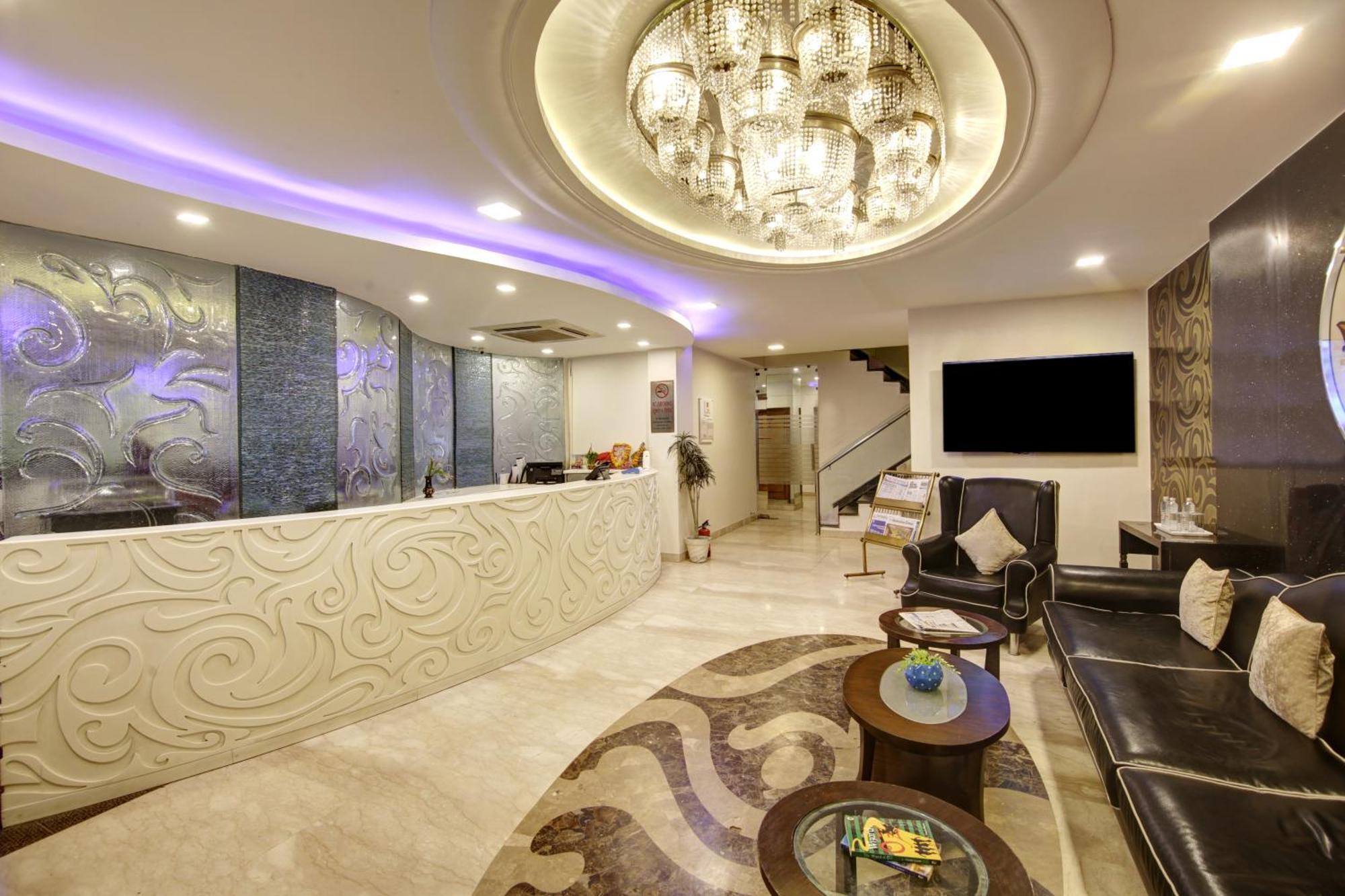 Hotel Good Times Near Ganga Ram Hospital And Karol Bagh Metro Дели Экстерьер фото