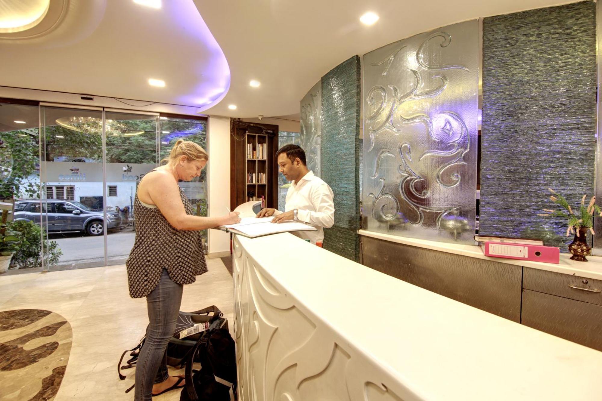 Hotel Good Times Near Ganga Ram Hospital And Karol Bagh Metro Дели Экстерьер фото