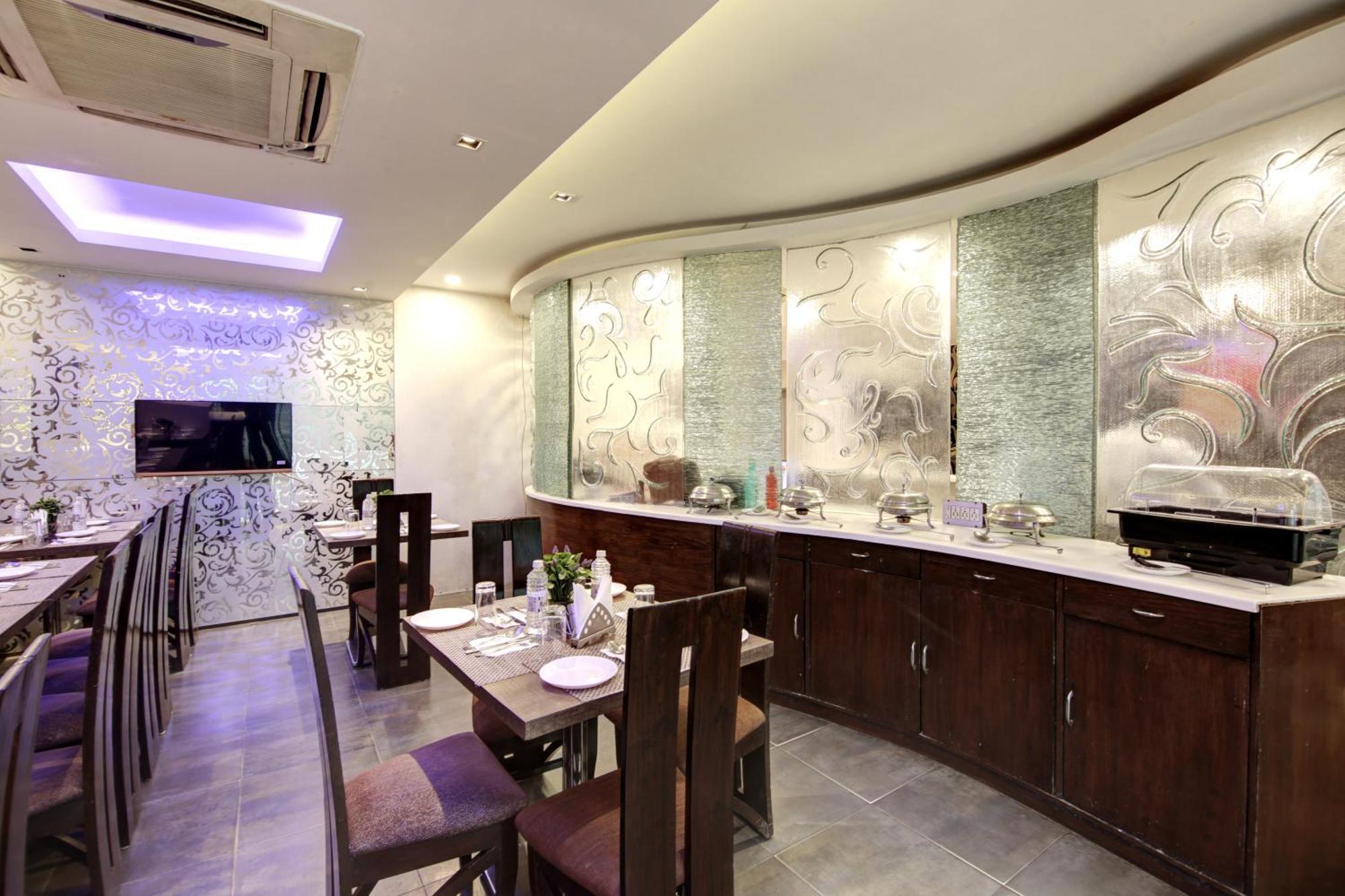 Hotel Good Times Near Ganga Ram Hospital And Karol Bagh Metro Дели Экстерьер фото