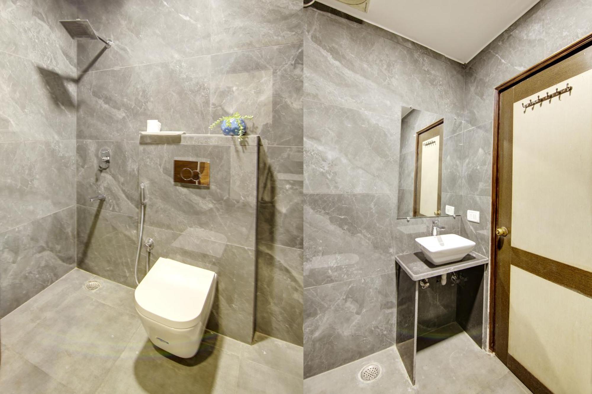 Hotel Good Times Near Ganga Ram Hospital And Karol Bagh Metro Дели Экстерьер фото