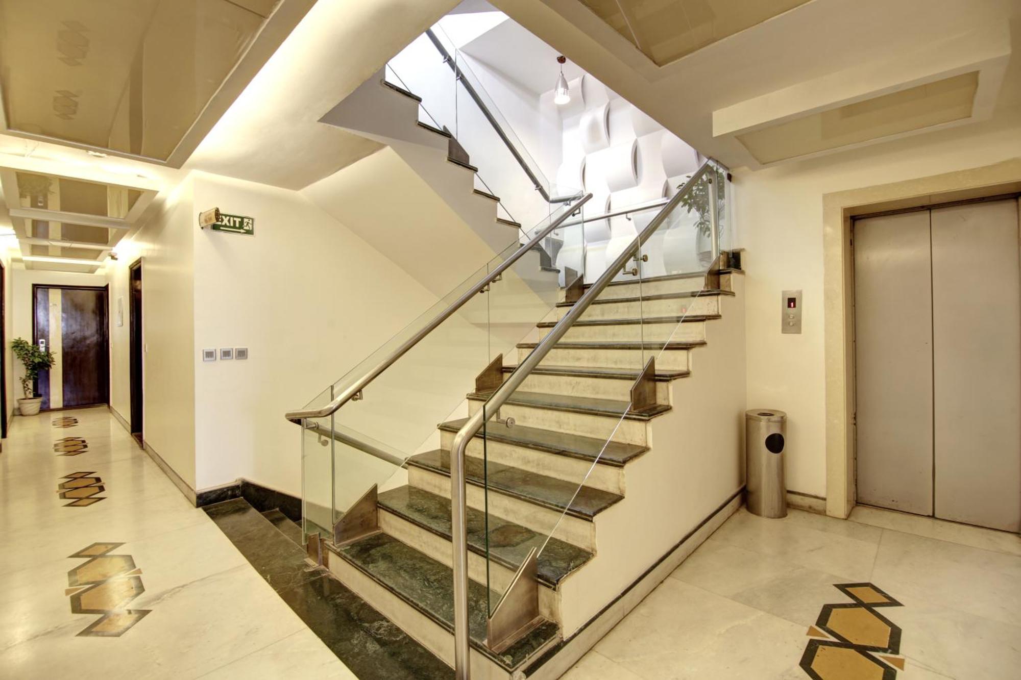 Hotel Good Times Near Ganga Ram Hospital And Karol Bagh Metro Дели Экстерьер фото