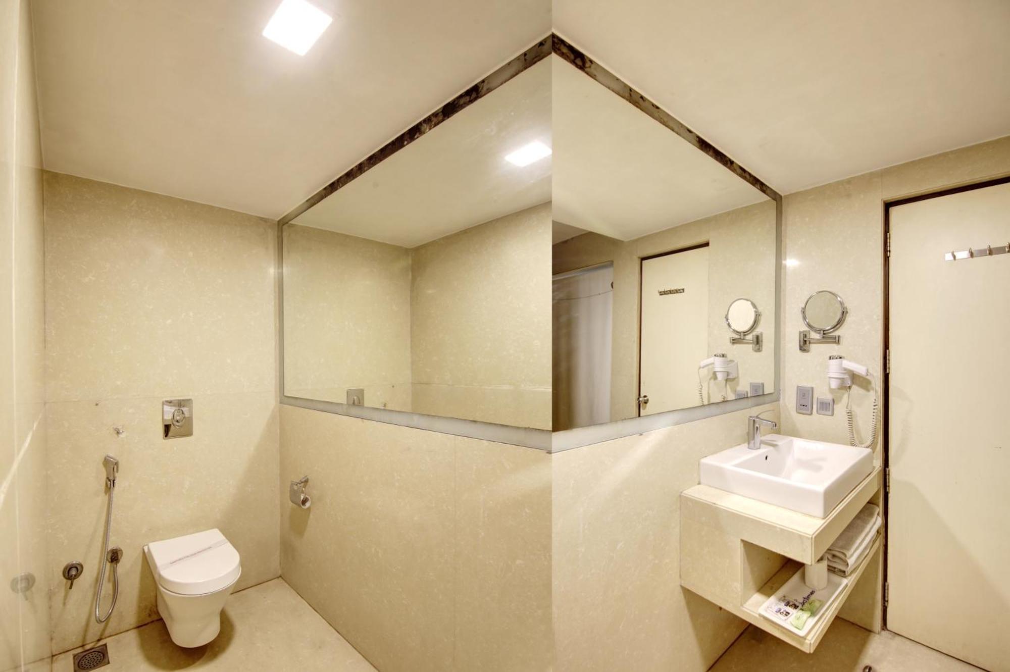 Hotel Good Times Near Ganga Ram Hospital And Karol Bagh Metro Дели Экстерьер фото