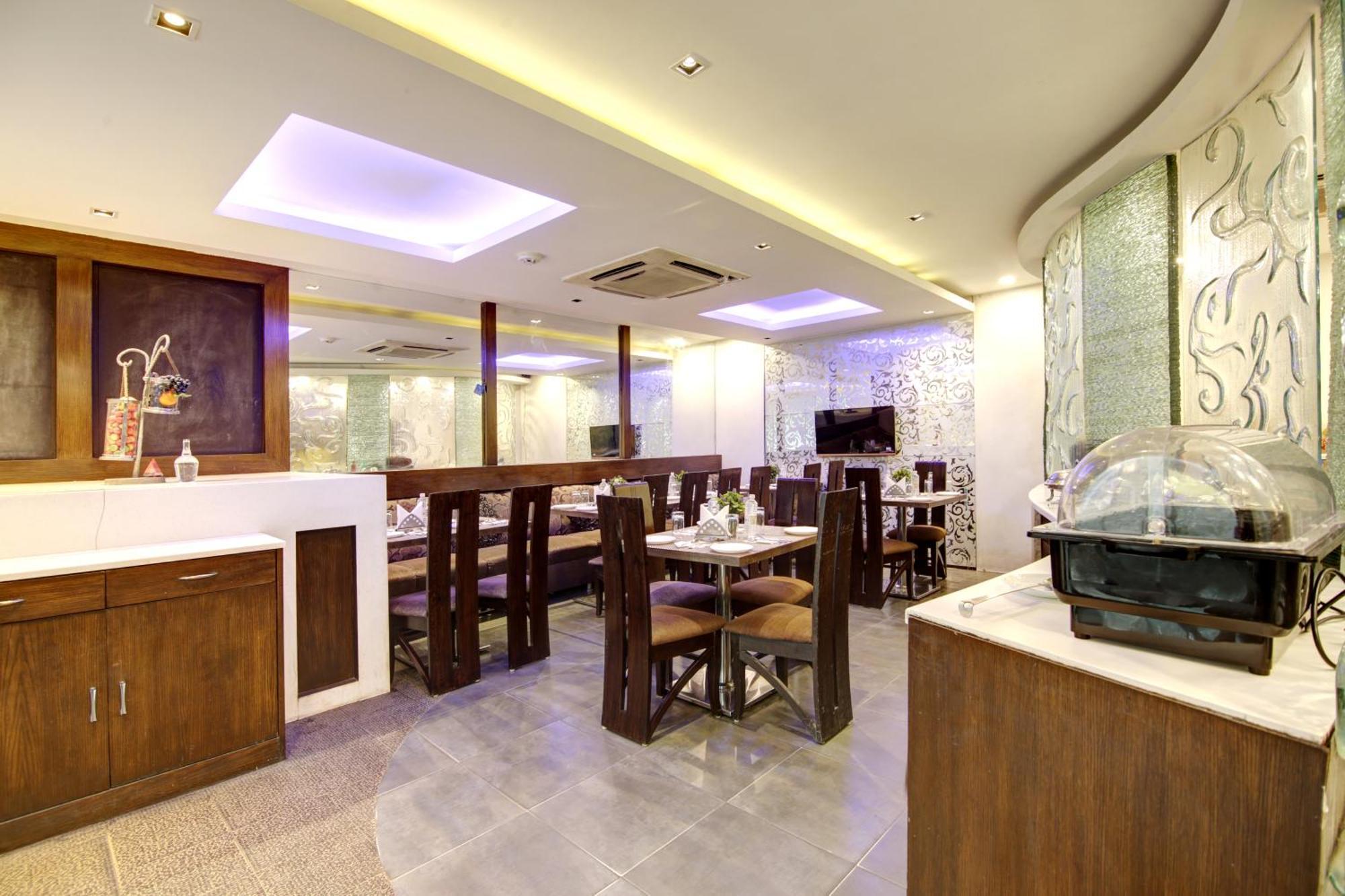 Hotel Good Times Near Ganga Ram Hospital And Karol Bagh Metro Дели Экстерьер фото