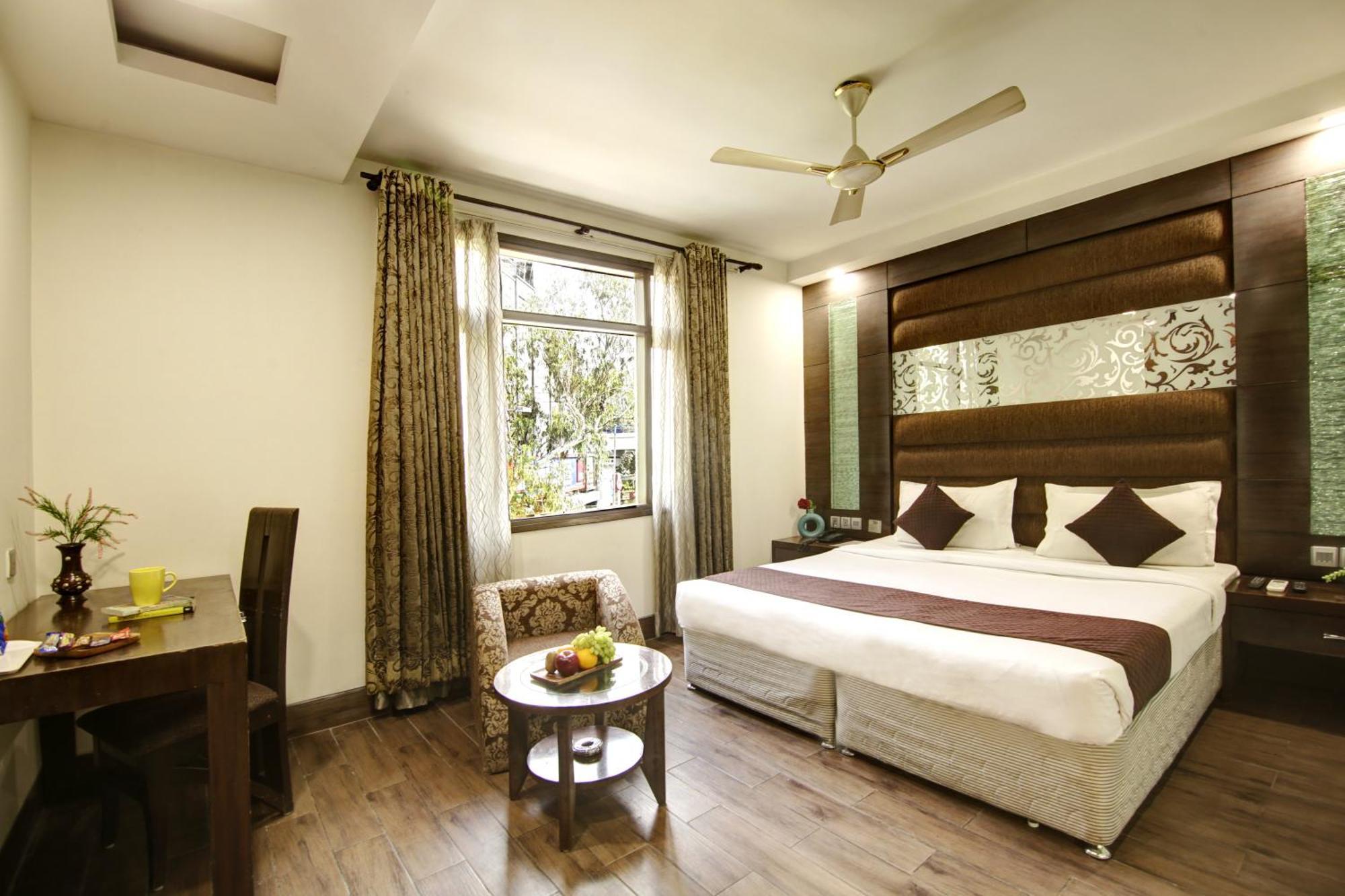 Hotel Good Times Near Ganga Ram Hospital And Karol Bagh Metro Дели Экстерьер фото