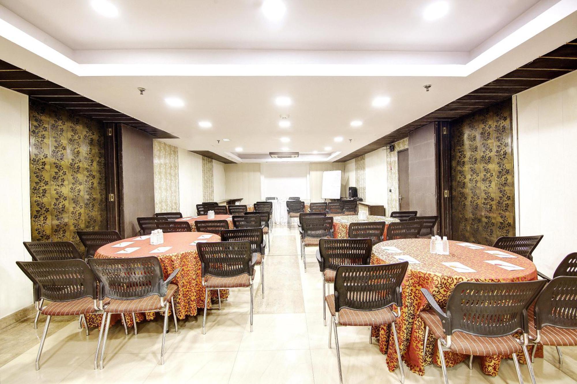 Hotel Good Times Near Ganga Ram Hospital And Karol Bagh Metro Дели Экстерьер фото