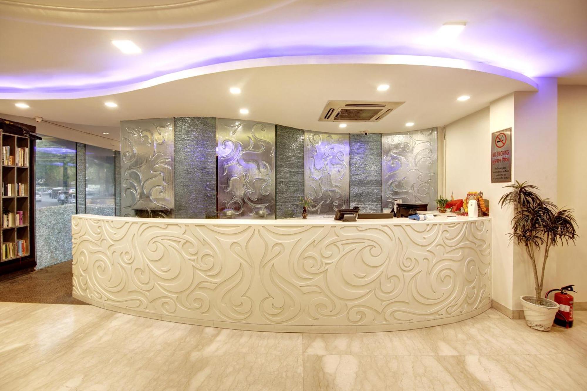 Hotel Good Times Near Ganga Ram Hospital And Karol Bagh Metro Дели Экстерьер фото