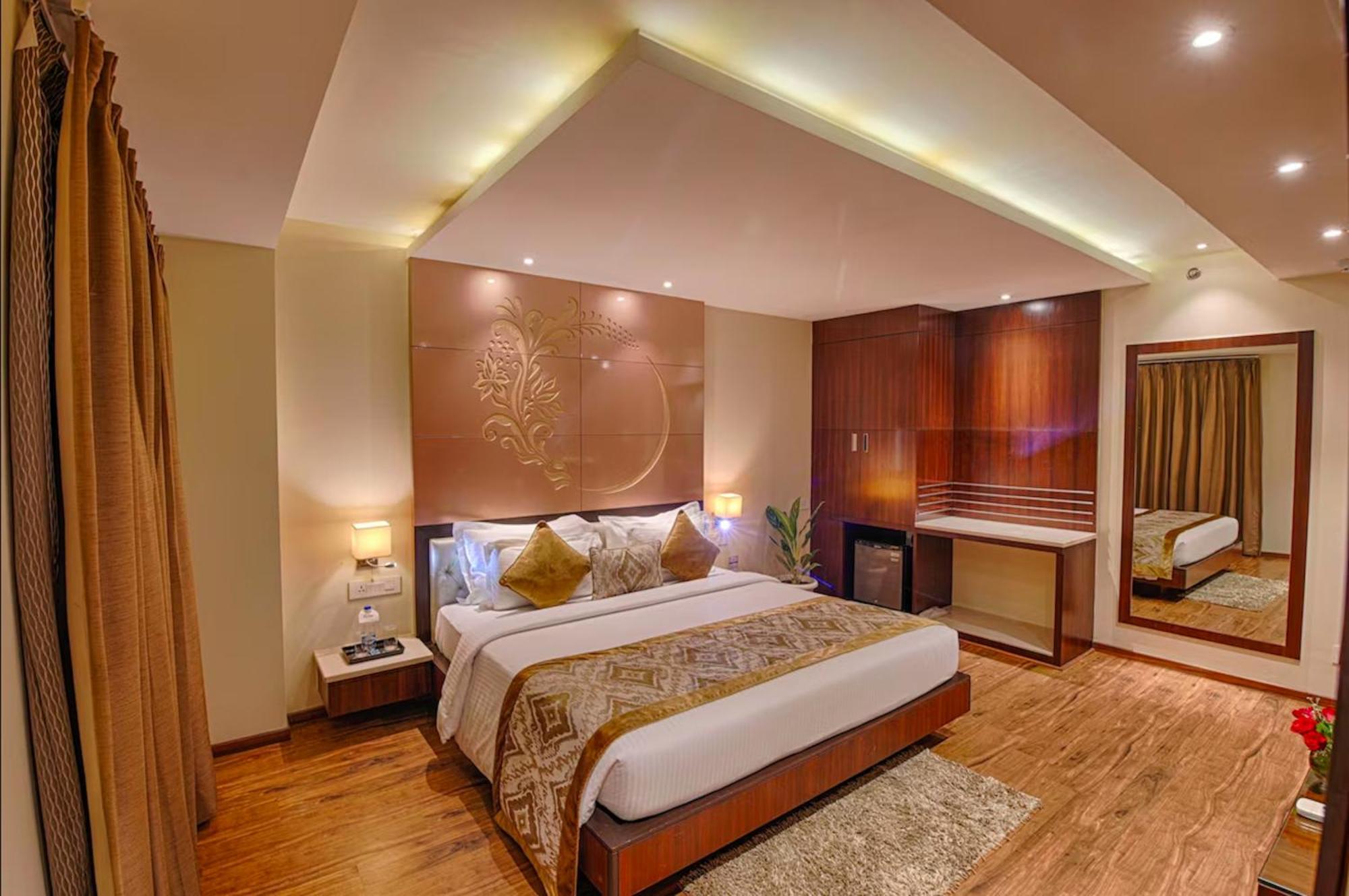 Hotel Good Times Near Ganga Ram Hospital And Karol Bagh Metro Дели Экстерьер фото